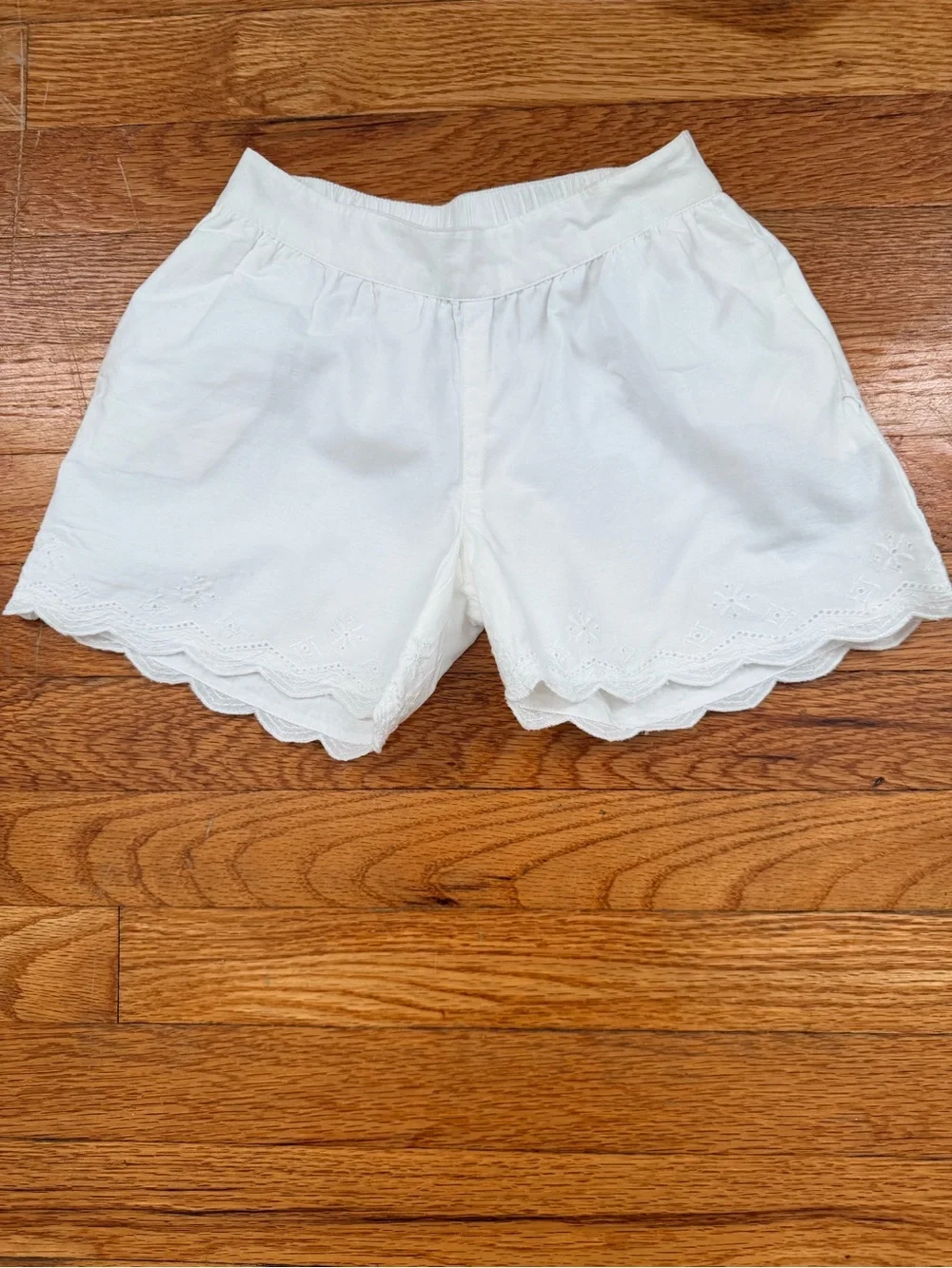 GAP White Eyelet Scallop Hem High-Waist Shorts